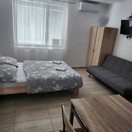 Apartmany Roland Velky Meder Luaran gambar