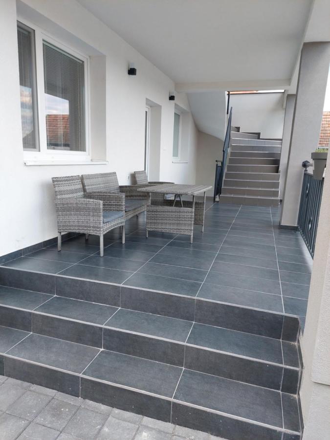 Apartmany Roland Velky Meder Luaran gambar